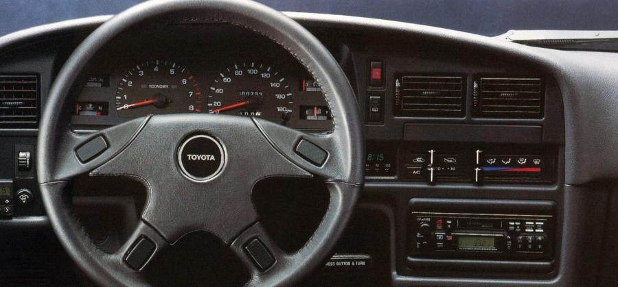 Панель приборов Toyota 4Runner 5-Door 1992 года  (EU) (фото 5 из 6)